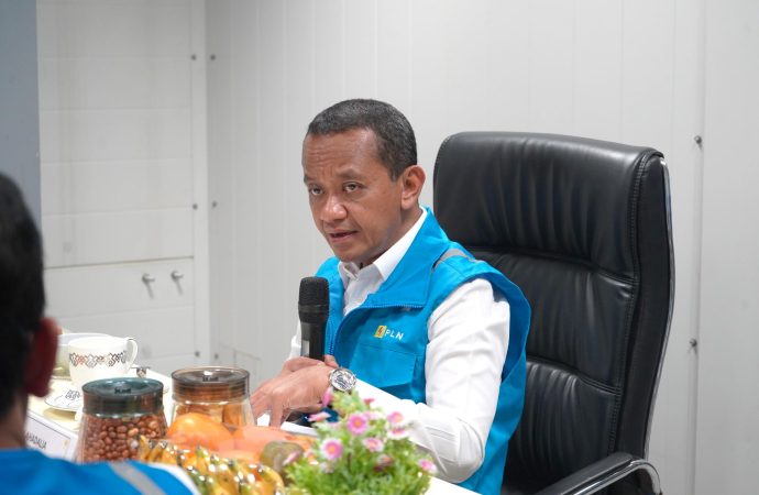 Kunjungan ke Maluku, Menteri ESDM Pastikan Listrik PLN di Indonesia Timur Andal Hadapi Nataru