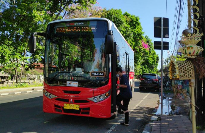 Kemenhub Serahkan Pengelolaan Angkutan Massal ke Pemda Bali dan Jogja