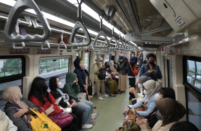 KAI Layani Lebih dari 21 Juta Pengguna LRT Jabodebek pada Tahun 2024