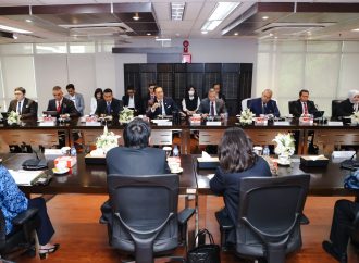 Terima Bank Dunia, Menko AHY Sebut Proyek Tanggul Raksasa hingga Kereta Cepat