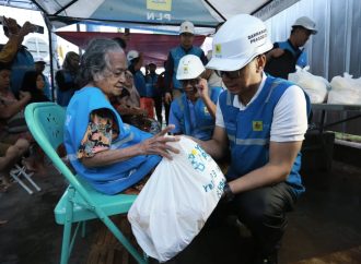 PLN Siaga 24 Jam: Evakuasi Warga dan Pastikan Keamanan Listrik Saat Banjir