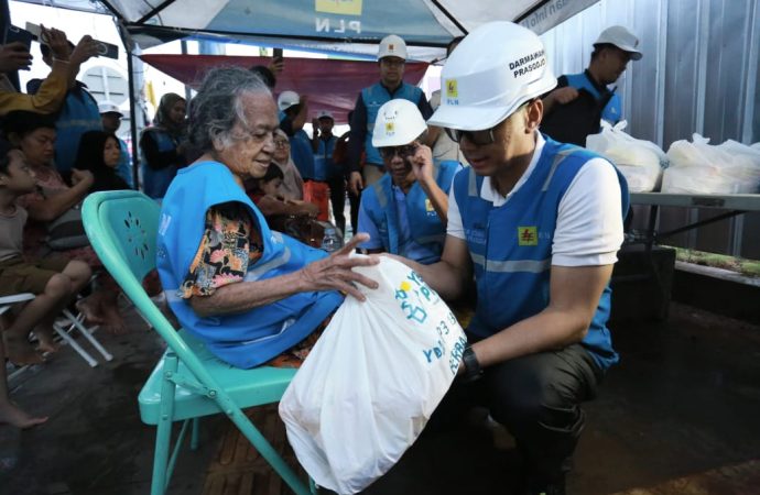 PLN Siaga 24 Jam: Evakuasi Warga dan Pastikan Keamanan Listrik Saat Banjir