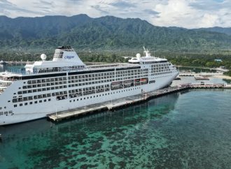 MS Seven Seas Voyager Sandar di Celukan Bawang, Perkuat Citra Buleleng sebagai Destinasi Kapal Pesiar Dunia