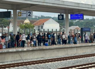 Rekor Baru! Penumpang Kereta Cepat Whoosh Tembus 23.500 Saat Puncak Arus Balik Lebaran 2025