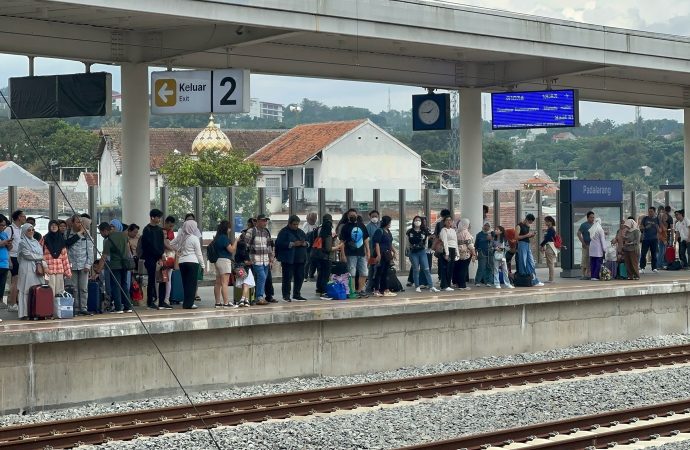 Rekor Baru! Penumpang Kereta Cepat Whoosh Tembus 23.500 Saat Puncak Arus Balik Lebaran 2025
