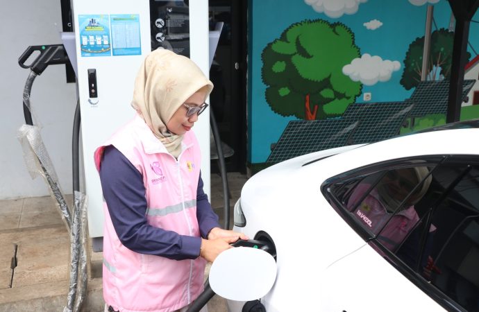 Srikandi PLN Estu, Sosok di Balik Lancarnya SPKLU Saat Arus Mudik dan Balik