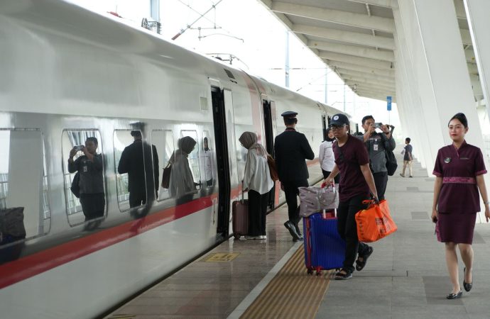 Stasiun Whoosh Karawang Jadi Favorit Baru Libur Lebaran, Penumpang Naik 4 Kali Lipat