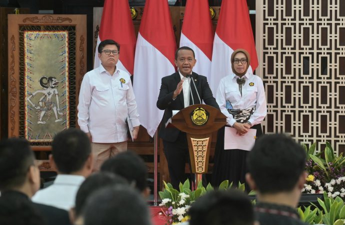 RUPTL 2025-2034 Resmi Diluncurkan, PLN Fokus ke Investasi, Green Jobs, dan Listrik Desa