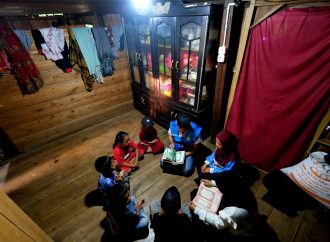 Anak Tak Lagi Diejek karena Muka Hitam, Warga Kampung Menra Kini Punya Listrik Sendiri