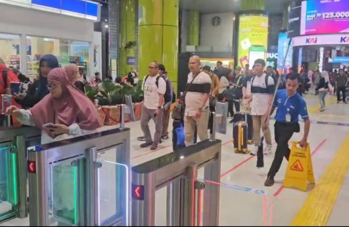 Liburan Sekolah Bikin Ramai! Tiket Kereta Daop 1 Jakarta Laris Manis