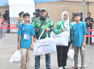 Pertamina Bagi Seribu Seragam Anak Ojek, UMKM Mojokerto Kebanjiran Order!