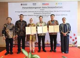 Ngecas Mobil Listrik Sekarang Bisa di Alfamart