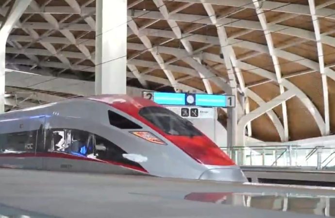 Lonjakan Penumpang Whoosh Cetak Rekor 26 Ribu Sehari: Benarkah Tren Transportasi Cepat Kian Menggeliat?