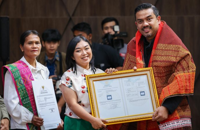 UMKM Danau Toba Dapat Perizinan, Sertifikasi, dan Akses KUR Sekaligus