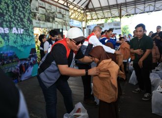 Di Hari Anak Nasional, Pertamina Bagikan Bantuan Paket Seragam Sekolah di Balikpapan