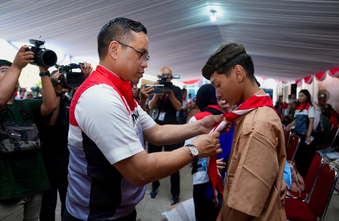 Pertamina Bagi Seribu Seragam Sekolah, Anak Cilincing Sumringah!