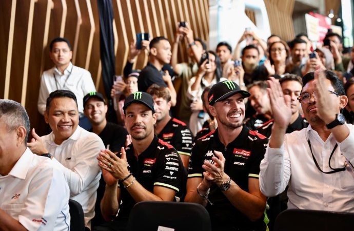 Valentino Rossi Sambangi Pertamina dan Perkenalkan Motor Livery Bertema Indonesia Jelang MotoGP 2025