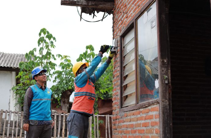PLN Nyalakan Harapan Warga Tulungagung Lewat 171 Sambungan Listrik Gratis