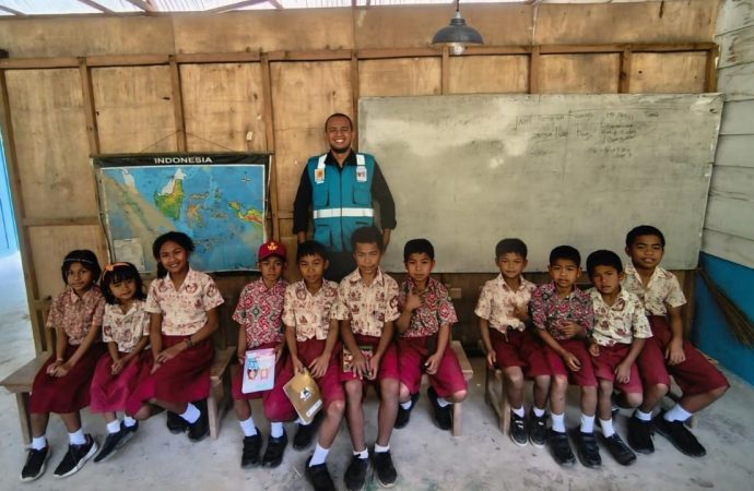 Program Listrik Desa PLN Terangi 82 Sekolah di Mamasa, Buka Akses Pendidikan Digital