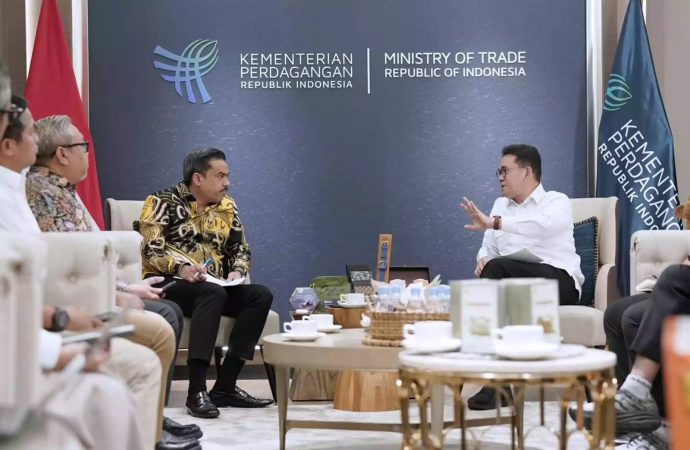 Mendag & Menteri UMKM Siapkan Merek Lokal ‘Hajar’ Produk Pakaian Bekas Impor