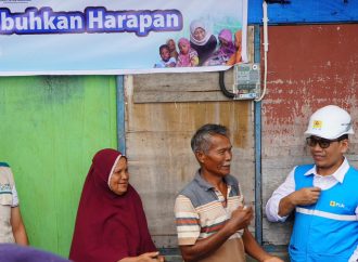 PLN Nyalakan Harapan Baru di Padang, Warga Prasejahtera Kini Nikmati Listrik Gratis