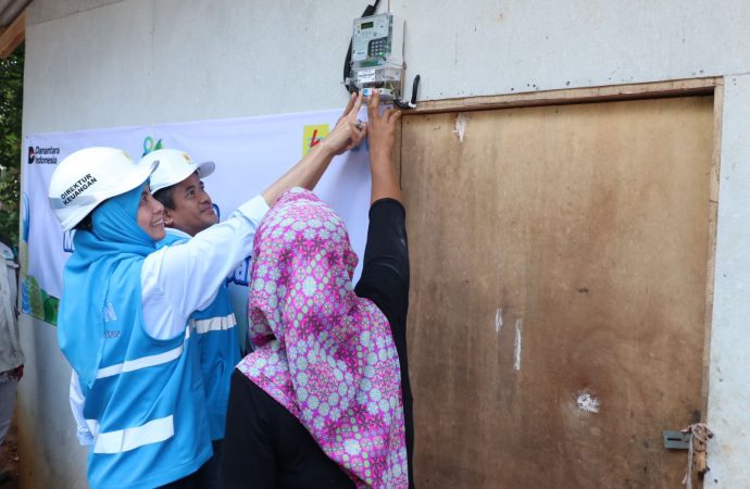 PLN Nyalakan Harapan di Banten, 108 Rumah Prasejahtera Akhirnya Terang